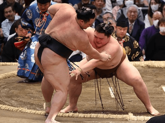 朝乃山２敗、Ｖ争い後退　大相撲春場所１２日目