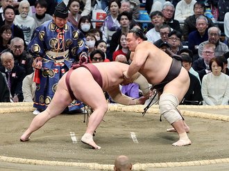 朝乃山 白星先行３勝目　大相撲春場所５日目