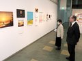 カレンダーと生け花競演　 本社で新春展