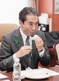 農相、２２～２４年産備蓄米食す