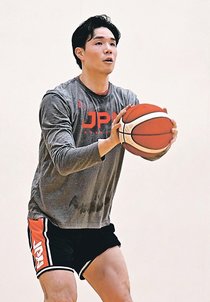 馬場 代表合宿でシュート　バスケ男子、桶谷監督就任後初の練習