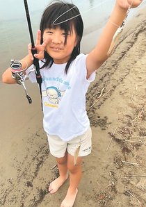 釣果はいけん<br />キス体長10センチ 荒木田あかりさん(9)富山市婦中町ねむの木