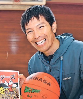 カラフル<br />県砺波青少年自然の家主任・坂東佑治さん