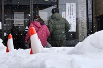 大雪の選挙戦、有権者困惑