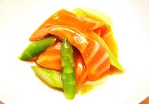 アスパラとスモークサーモン　黄身酢かけ