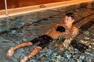 ⑤ 泳げるようになりたい！【おうちで特訓　ママ・パパは名コーチ！】