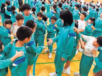 ＜学びや合言葉＞高岡市戸出東部小学校<br />挑戦・協力・思いやり　みんなでつくろう　楽しい東部小