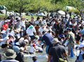 ニジマス捕まえた！　黒部浄化センターでアクアパークフェス、多彩な催しでにぎわう