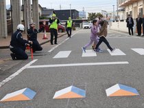 県内初キッズ・ゾーン設置、運転手に注意喚起　富山・婦中町宮川地区