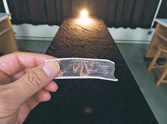 科学の「め」＜９８＞<br />光の<ruby>干<rp>（</rp><rt>かん</rt><rp>）</rp></ruby><ruby>渉<rp>（</rp><rt>しょう</rt><rp>）</rp></ruby><ruby>模<rp>（</rp><rt>も</rt><rp>）</rp></ruby><ruby>様<rp>（</rp><rt>よう</rt><rp>）</rp></ruby>