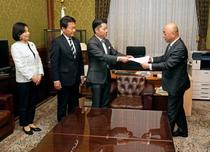 衆院に公債発行特例法案を提出