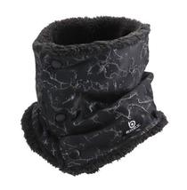 夜間に反射する首巻き