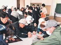 津波発生したらどうする？　氷見市女良地区、住民が避難経路確認