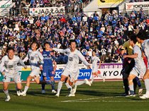 カターレ香川が土壇場決勝ゴール、残留の可否は最終節に　甲府に１－０