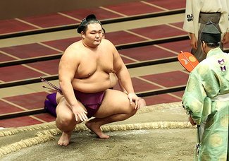 朝乃山 １０日目は不戦勝　対戦の霧馬山が休場