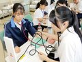 中学生が看護師の仕事に理解　富山市看護専門学校で体験学習