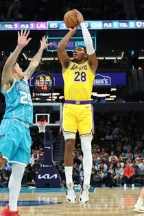 レーカーズ八村、敵地で２１得点