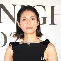 松下奈緒、ハイジュエリーまとい銀座に降臨　総額は3.5億円　沿道から「ほぉ～」と歓声　背中ばっくりのドレス披露 警備員もつき“厳戒態勢”