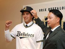 サンダーバーズのマシュー「富山に恩返し約束」　オリックスと仮契約