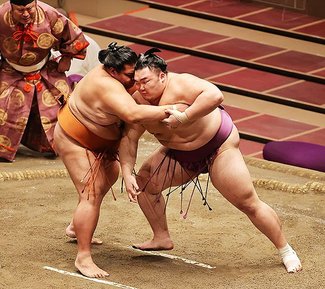 朝乃山初黒星　７月場所１０日目