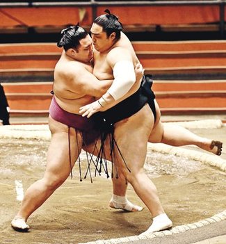 朝乃山、大関とりへ白星発進　春場所 無観客で初日