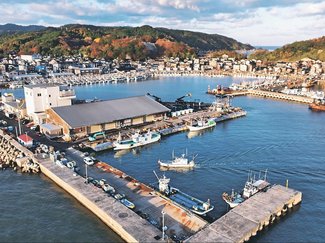 輪島港再興へ復旧懸命　隆起被害、漁獲量なお４割