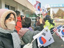 韓国地裁襲撃５６人逮捕　尹大統領は取り調べ拒否