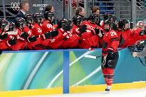 アイスホッケー女子は２強対決