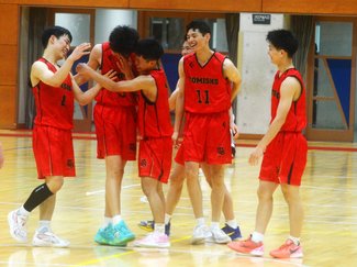 富山商男子バスケ１１年ぶり全国へ<br />高岡第一の５連覇阻んだ背景は