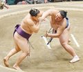 連敗止め勝ち越し王手　朝乃山「がむしゃらにいけた」