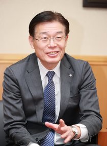「住みやすいまちに」　立山町長選で６選果たした舟橋氏が本社で抱負