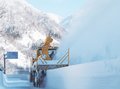 春へ雪飛ばす　アルペンルート除雪