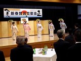 華やかなステージで会場を盛り上げる地元の日本舞踊グループ「弥紀の会」