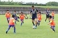 カターレ選手、児童を直接指導　砺波でサッカー教室