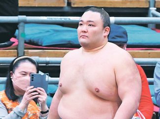 朝乃山白星発進、復活へ一歩　「おかえり」と大歓声、感涙のファンも