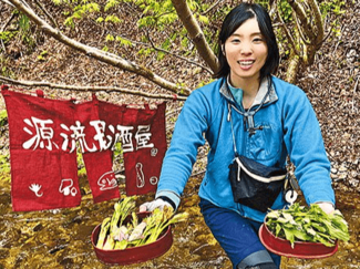 源流居酒屋（６）山菜採り<br />揚げたて堪能 口の中は春