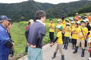 生産者から五箇山ぼべらについて教わる参加者