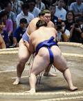 新横綱大の里は初日快勝