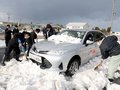 スタックした車の脱出方法学ぶ　南砺で雪道安全運転講習会