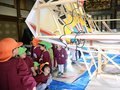 曳山車祭前にたてもん見学　富山・岩瀬保育所園児