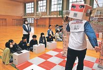 動け「せんせいロボ」　富山村田製作所、宮野小でプログラミング出前授業