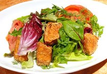 サケの竜田揚げサラダ仕立て