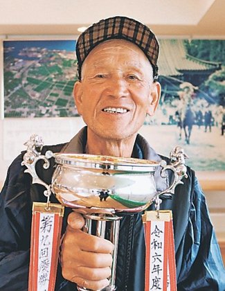 カラフル<br />パークゴルフの大会で優勝した・西田隆さん