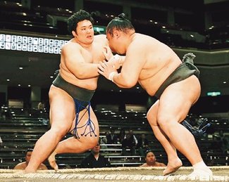 石橋、寄り切りで連勝　大相撲夏場所