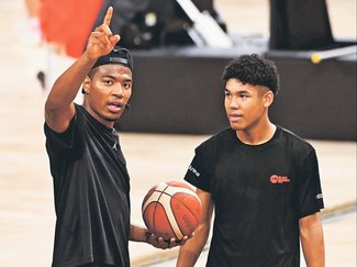 八村から薫陶　バスケ、１６歳白谷