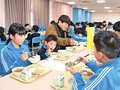 地元食材に感謝　砺波市庄東小児童が生産者と会食会