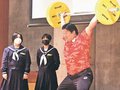 重量挙げ村上さん「夢に向かって努力を」　滑川中で講演