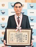 氷見の杉野さん 交通栄誉章「金章」　市長に報告