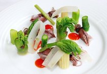 ホタルイカと山菜のサラダ