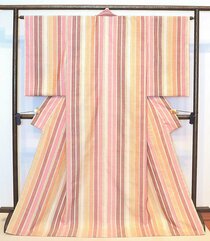 ＜技と美　未来へ＞日本伝統工芸富山展（４）<br />北日本新聞社賞／紬織（つむぎおり）着物「春のとなみ野」　石田和代さん（染織、砺波）